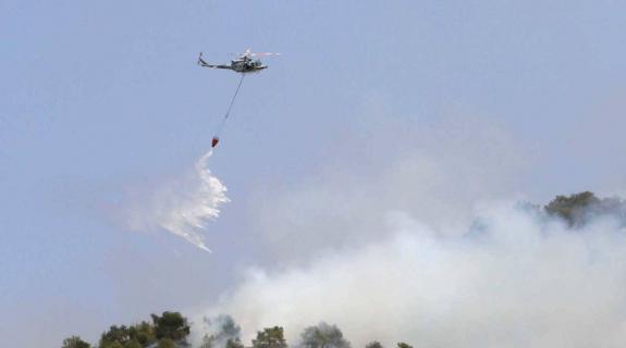 Υπό έλεγχο η φωτιά στο Φικάρδου, συνεχίζονται οι προσπάθειες για πλήρη κατάσβεση