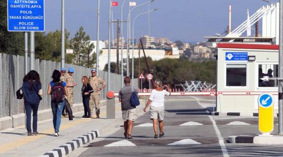 Από το οδόφραγμα Λήδρα Πάλας…στη Δερύνεια και τις εκκρεμότητες (ΒΙΝΤΕΟ)