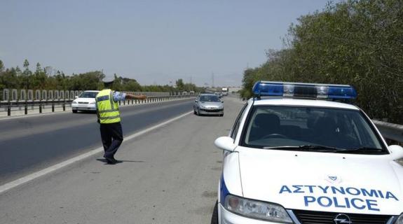 Έκοβαν βόλτες με κλοπιμαίο αεροβόλο και χρυσαφικά, στο αυτοκίνητο και τσεκούρι