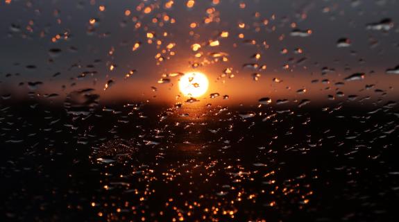 Μικρή «ανάσα» από τον καύσωνα: Έρχονται βροχές, καταιγίδες και ισχυρά μποφόρ