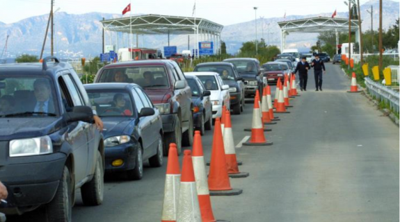 Τ/κ Τύπος: Μειώθηκαν οι διελεύσεις Ε/κ από τα οδοφράγματα το 2024