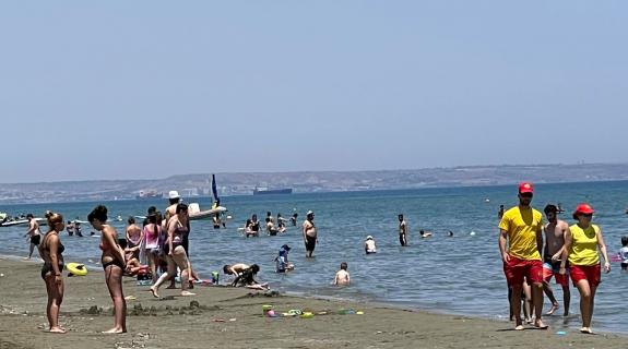 Στο κόκκινο η θερμοκρασία, ανεβαίνει και άλλο ο υδράργυρος το Σαββατοκύριακο