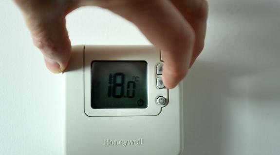 Ποια η ιδανική θερμοκρασία στο σπίτι για να εξοικονομείς ενέργεια και χρήματα