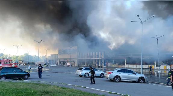 Ρωσικός βομβαρδισμός σε υπεραγορά στο Χάρκοβο άφησε πίσω του δυο νεκρούς