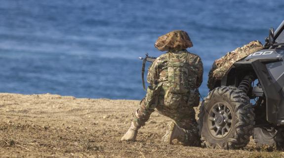 Αντιδράσεις για τη γυναικεία θητεία στην ΕΦ: «Ακατανόητη η πρόταση του Προέδρου»