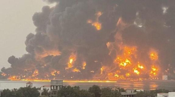 Υεμένη: Αεροπορική επιδρομή στο λιμάνι Χοντέιντα