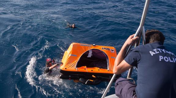 Καλούσε σε βοήθεια η 15χρονη Γαρδένια, προτού «χαθεί» στα κύματα του Μενεού