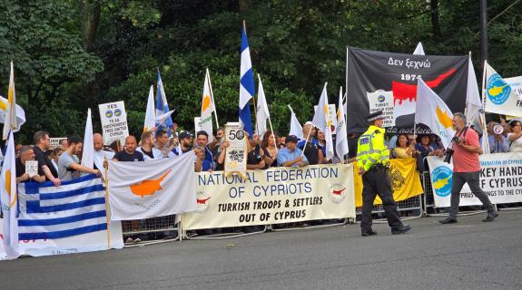 Διαμαρτυρήθηκαν για την τουρκική κατοχή οι Κύπριοι στο Λονδίνο