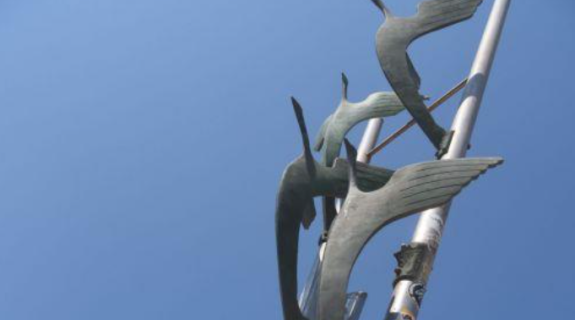Κλάπηκαν τρία από τα επτά γλυπτά του έργου «Τα πουλιά» στο Κάβο Γκρέκο