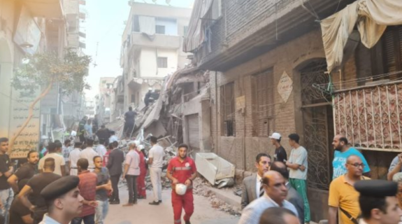 Φονική κατάρρευση κτιρίου στο Κάιρο άφησε πίσω της ένα νεκρό και επτά τραυματίες