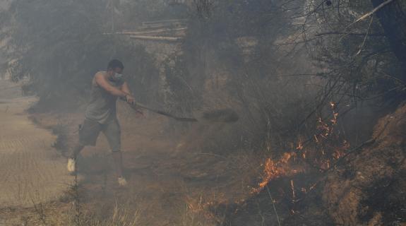 LIVE: Σε Πεντέλη, Βριλήσσια, Διόνυσο και Αφίδνες τα κυριότερα μέτωπα της φωτιάς