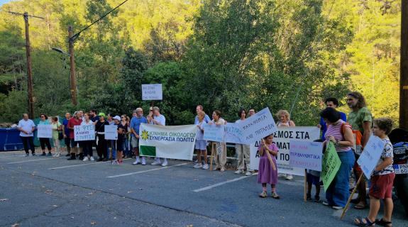 «Παρανομία άνω ποταμών»: Διαμαρτυρία για το τετραώροφο κτήριο στον Κρυό ποταμό