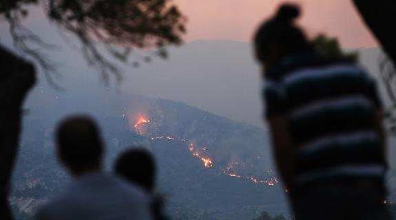 LIVE: Εκτός ελέγχου η πυρκαγιά στη βορειοανατολική Αττική, δυο τα μεγάλα μέτωπα