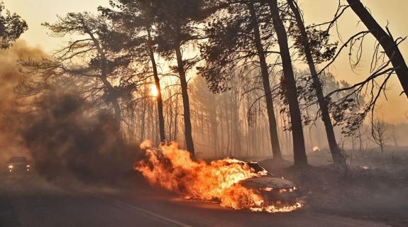 LIVE: Πύρινη κόλαση σε δύο μεγάλα μέτωπα στην Αττική, στέλνει βοήθεια η Κύπρος