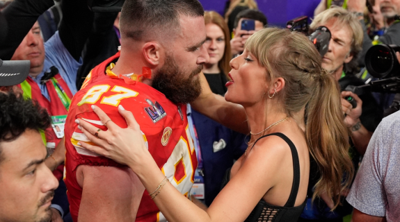 Taylor Swift – Travis Kelce: Ετοιμάζονται να αρραβωνιαστούν;