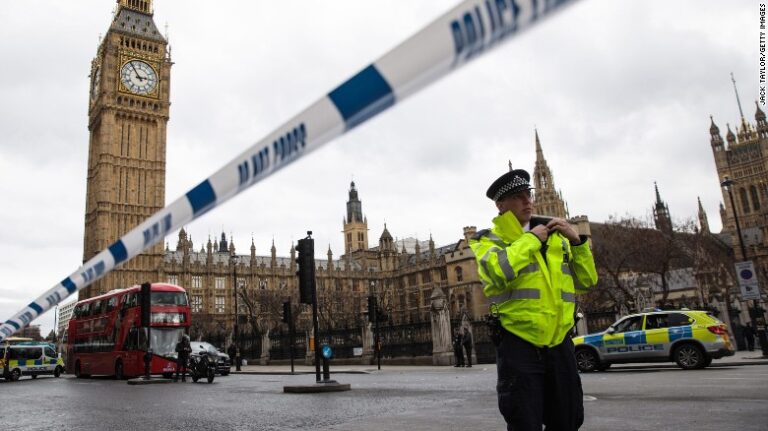 Δύο πρόσωπα ανακρίνει η Scotland Yard