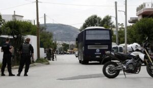 Κινδύνεψε 14χρονη από αδέσποτη σφαίρα στο Μενίδι