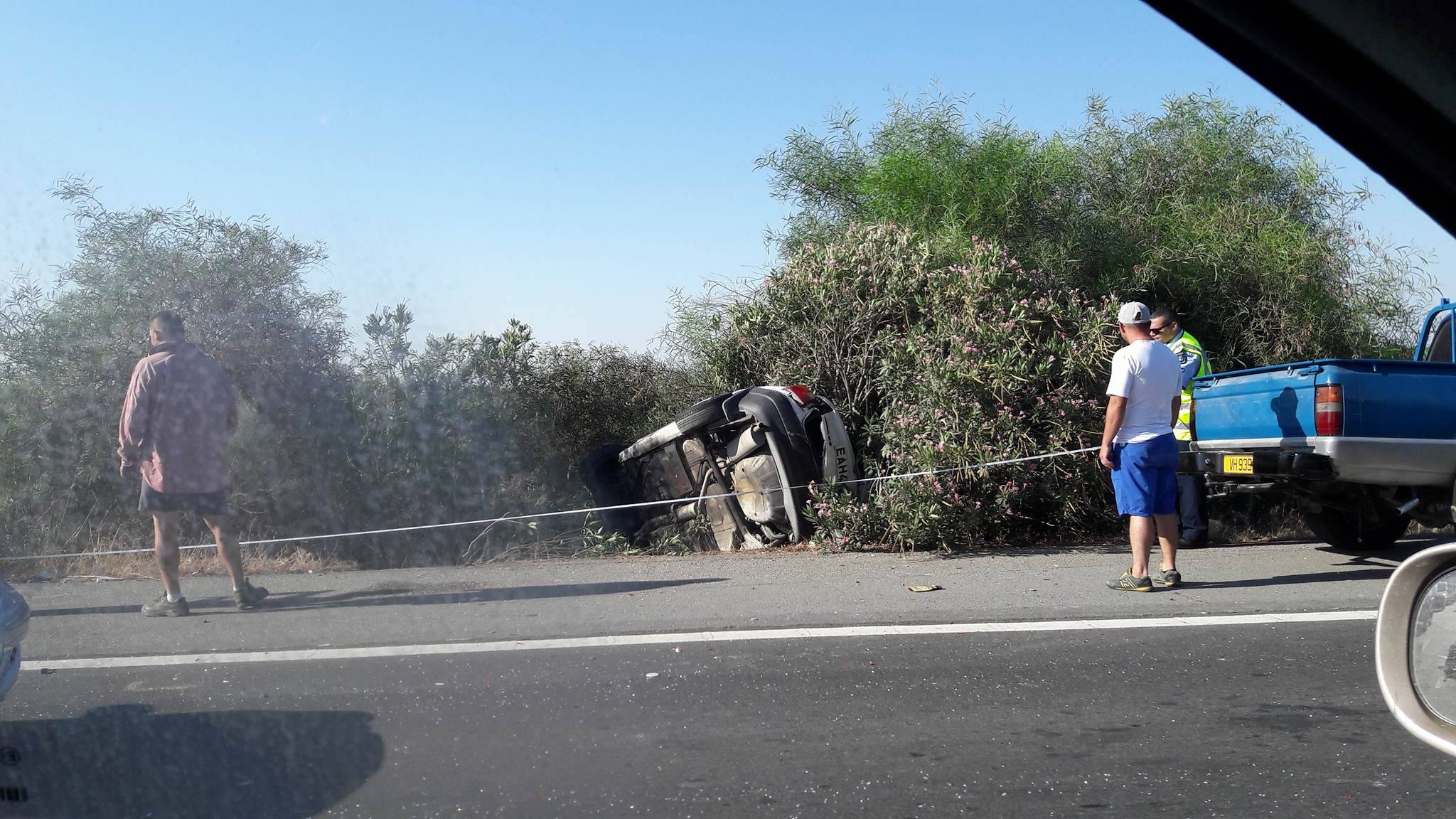 Ανατροπή οχήματος στον αυτοκινητόδρομο Αγίας Νάπας-Λάρνακας (ΦΩΤΟ)