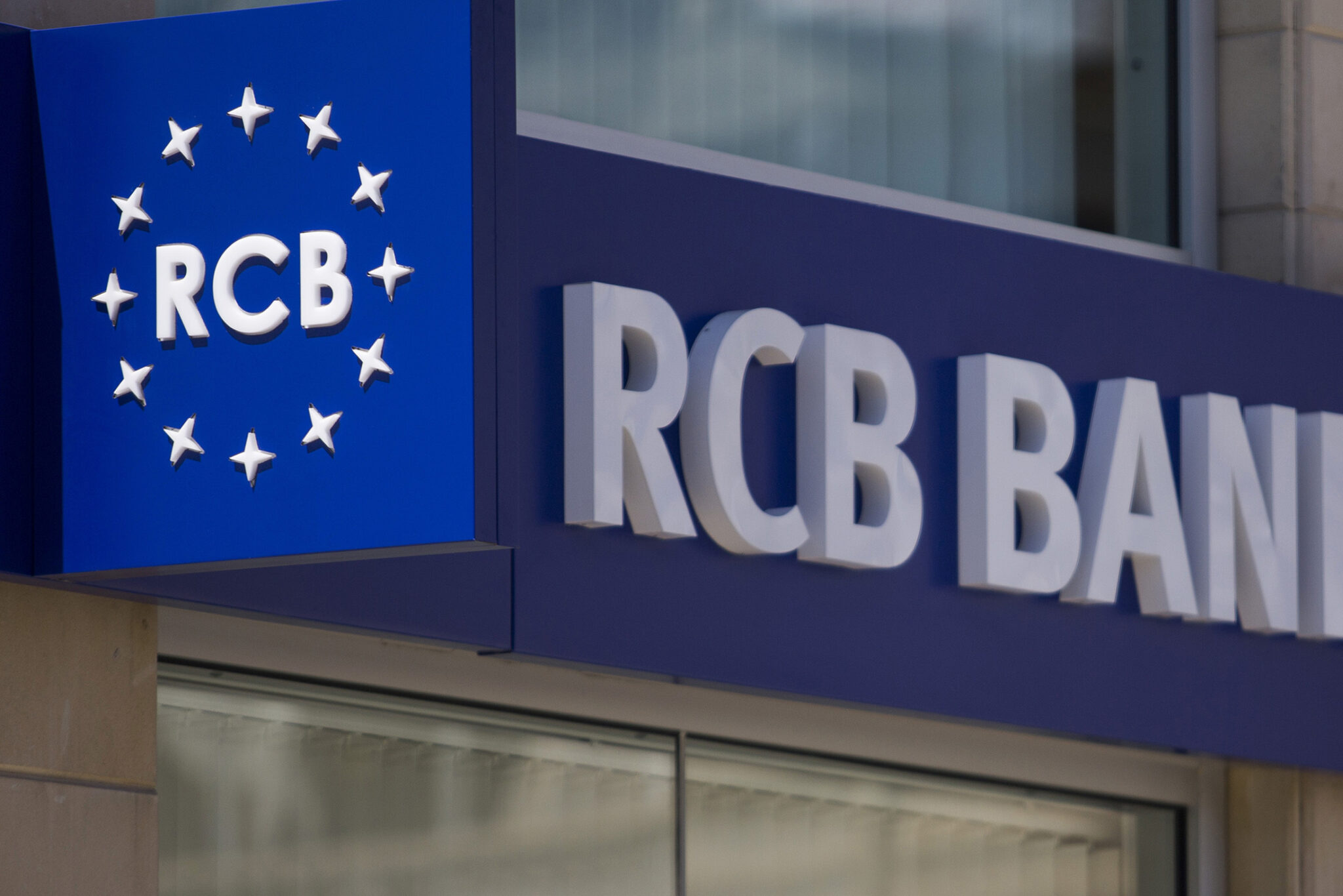 Η RCB BANK παρέδωσε ετήσια χορηγία προς στο Μέλαθρον Αγωνιστών ΕΟΚΑ