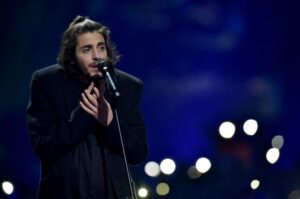 Ο νικητής της Eurovision έχει 3 μήνες ζωής και αποσύρεται για να σωθεί (ΒΙΝΤΕΟ)