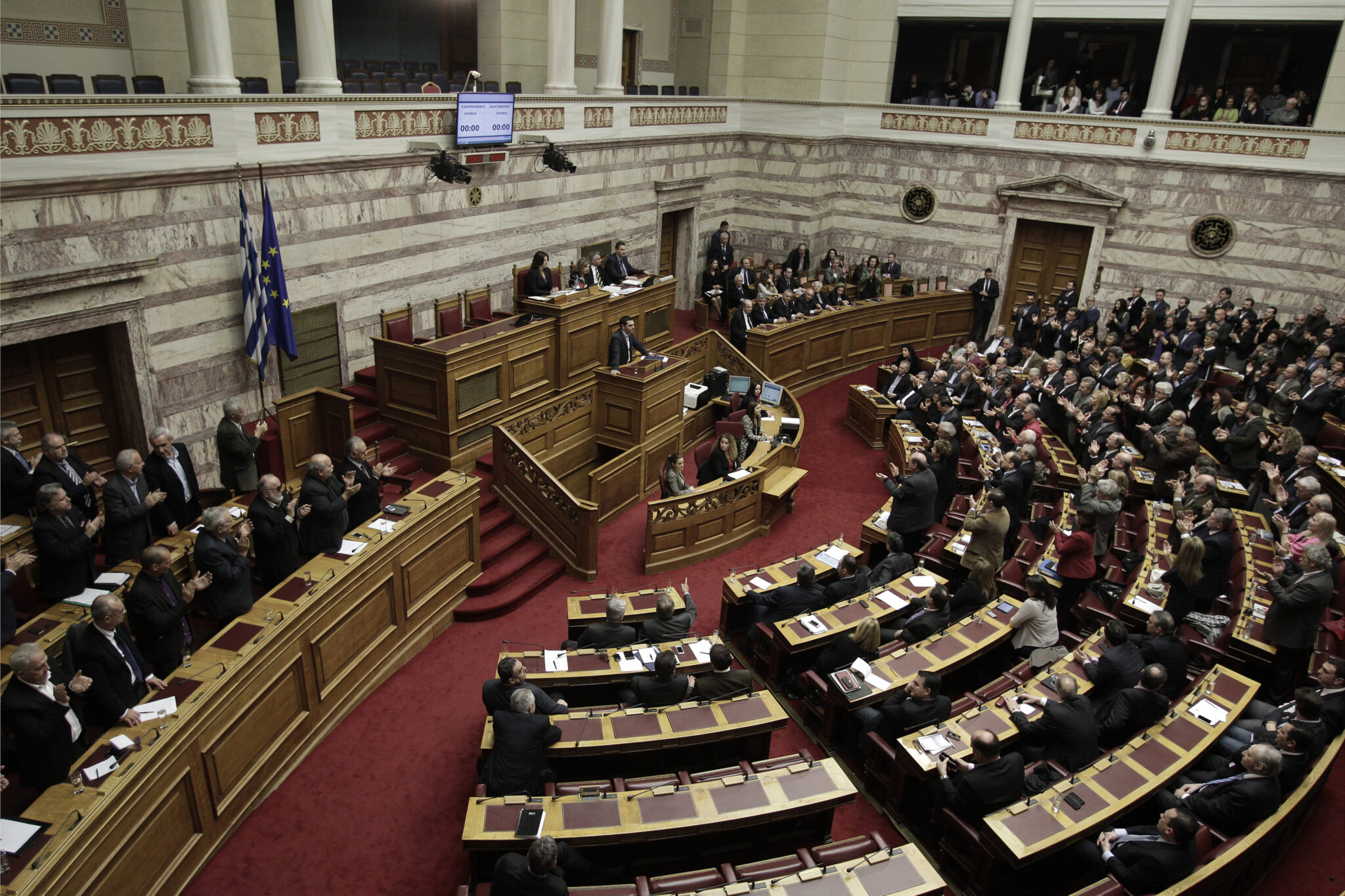 Ψηφίζεται ο προϋπολογισμός της Ελλάδας με "μάχες" πολιτικών αρχηγών