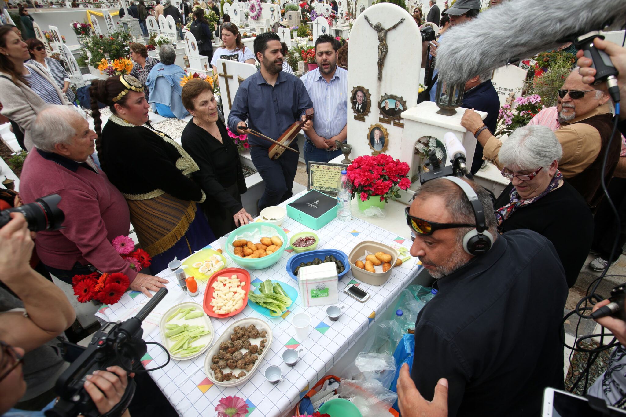 Οι Πόντιοι αναβίωσαν και φέτος το Ταφικό Έθιμο (ΦΩΤΟ)