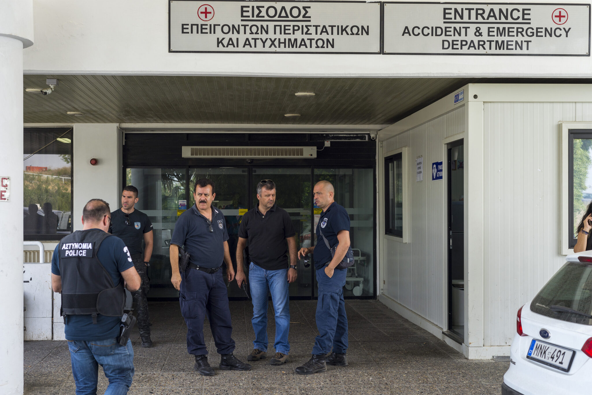 Μαζική η στήριξη των πολιτών στον τραυματία αστυνομικό