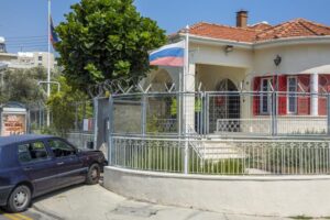 Με ψυχολογικά προβλήματα ο 45χρονος οδηγός που "μπούκαρε" στο Ρωσικό Προξενείο