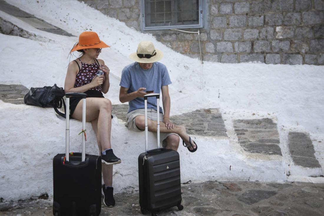 Αγανακτισμένοι κάτοικοι που έμειναν χωρίς ρεύμα και νερό για 30 ώρες στην Ύδρα