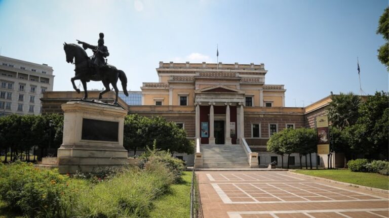 "Ρίχναμε λάδι και μύρο γιατί η Αγία Γραφή λέει πως είναι θαυματουργό"