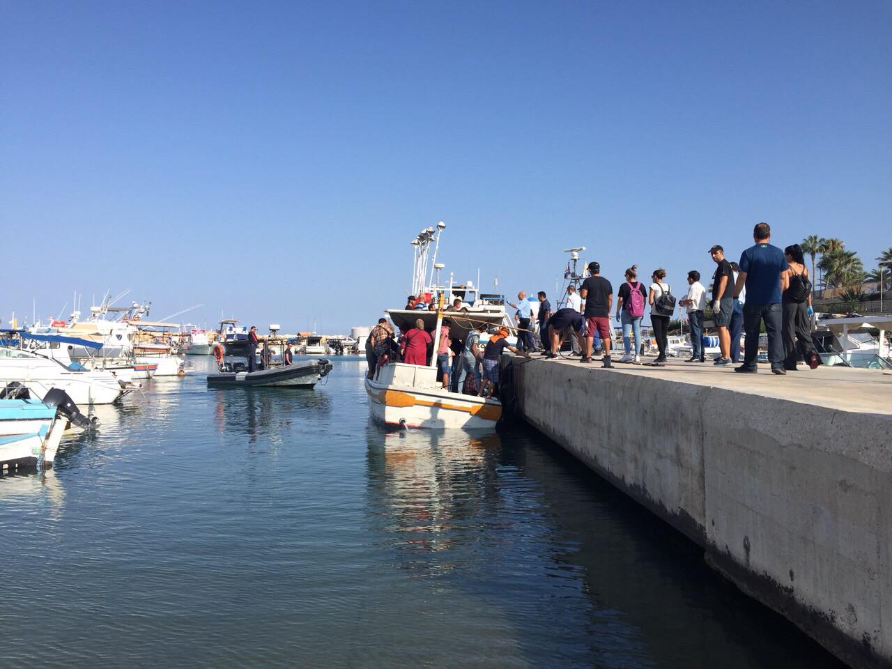 Πλοιάριο με μετανάστες εντοπίστηκε ανοιχτά του Κάβο Γκρέκο