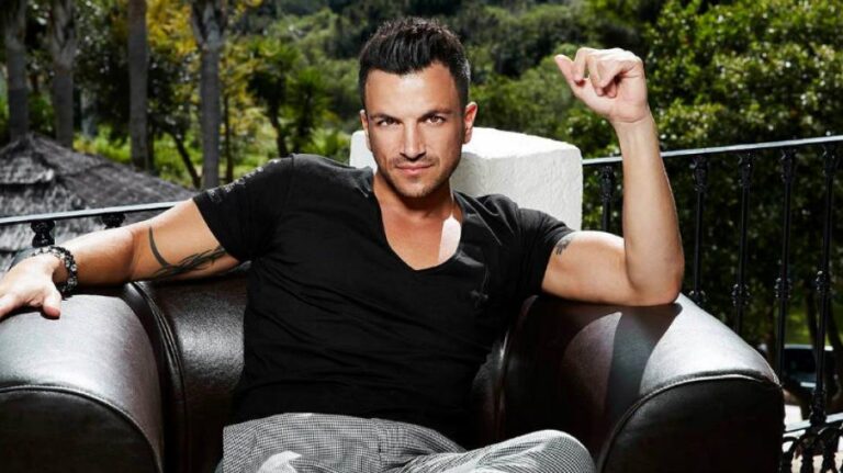 Peter Andre: Το φιλί στο στόμα με …γνωστό παρουσιαστή που προκάλεσε…(ΦΩΤΟ)