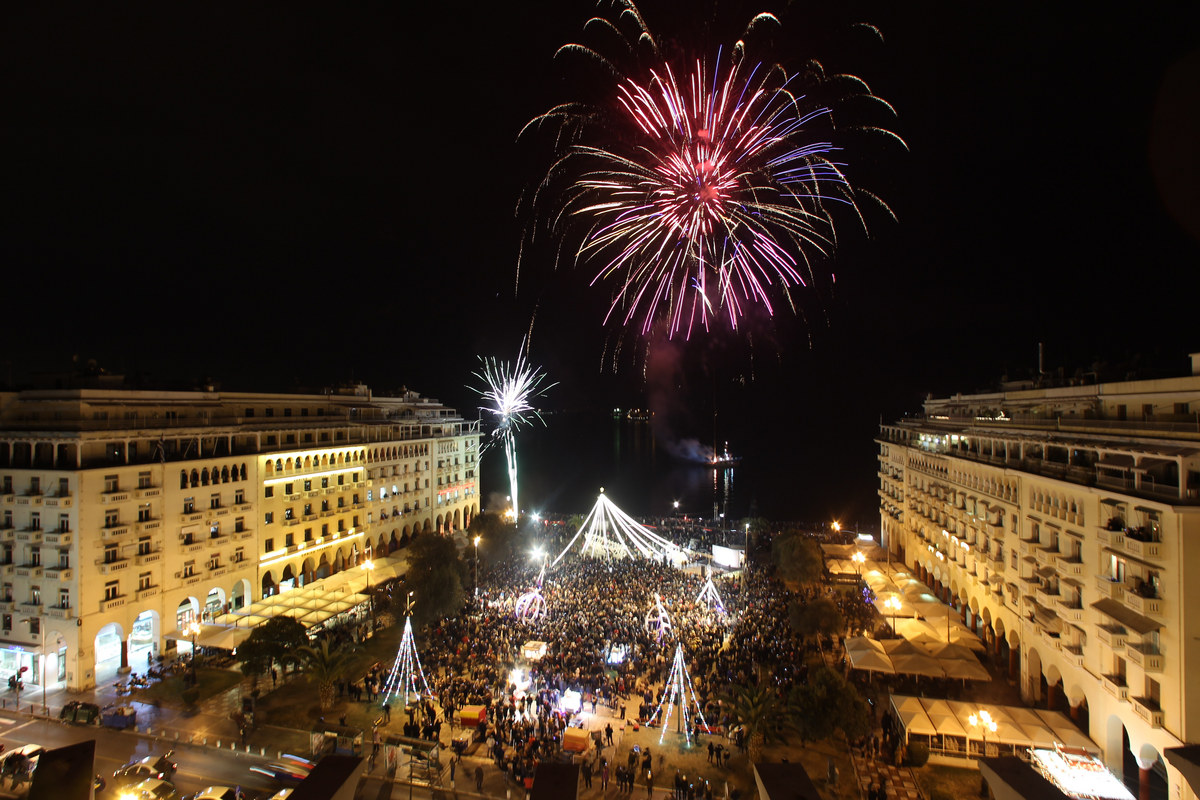 "Βροχή" πυροτεχνημάτων την Πρωτοχρονιά στη Θεσσαλονίκη