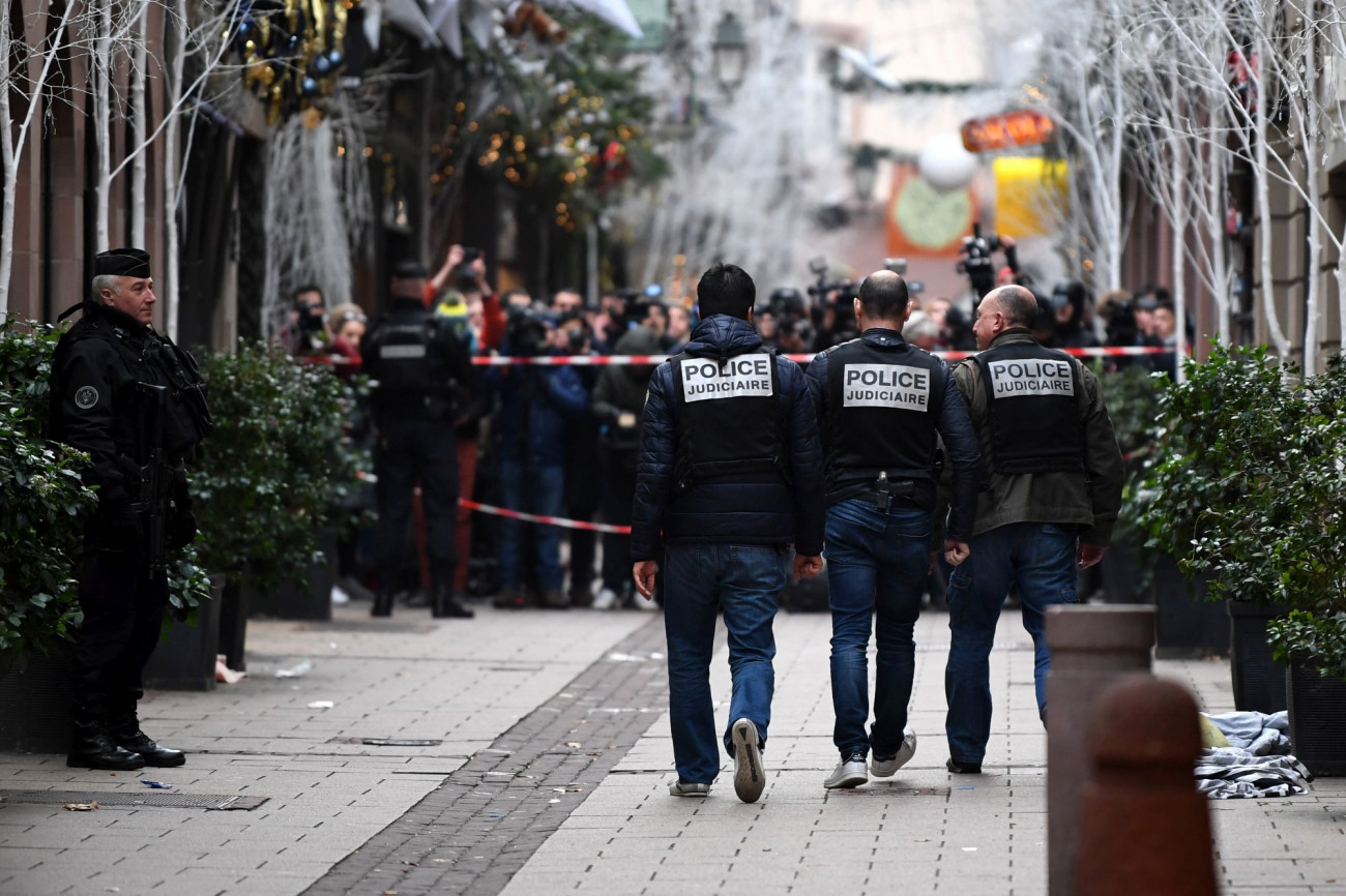 Στρασβούργο: Το λευκό τριαντάφυλλο του Μακρόν στην μνήμη των θυμάτων