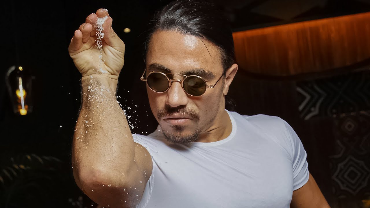 Στα δικαστήρια ο Τούρκος σεφ Salt Bae: "Μας έκλεβε τα φιλοδωρήματα…"