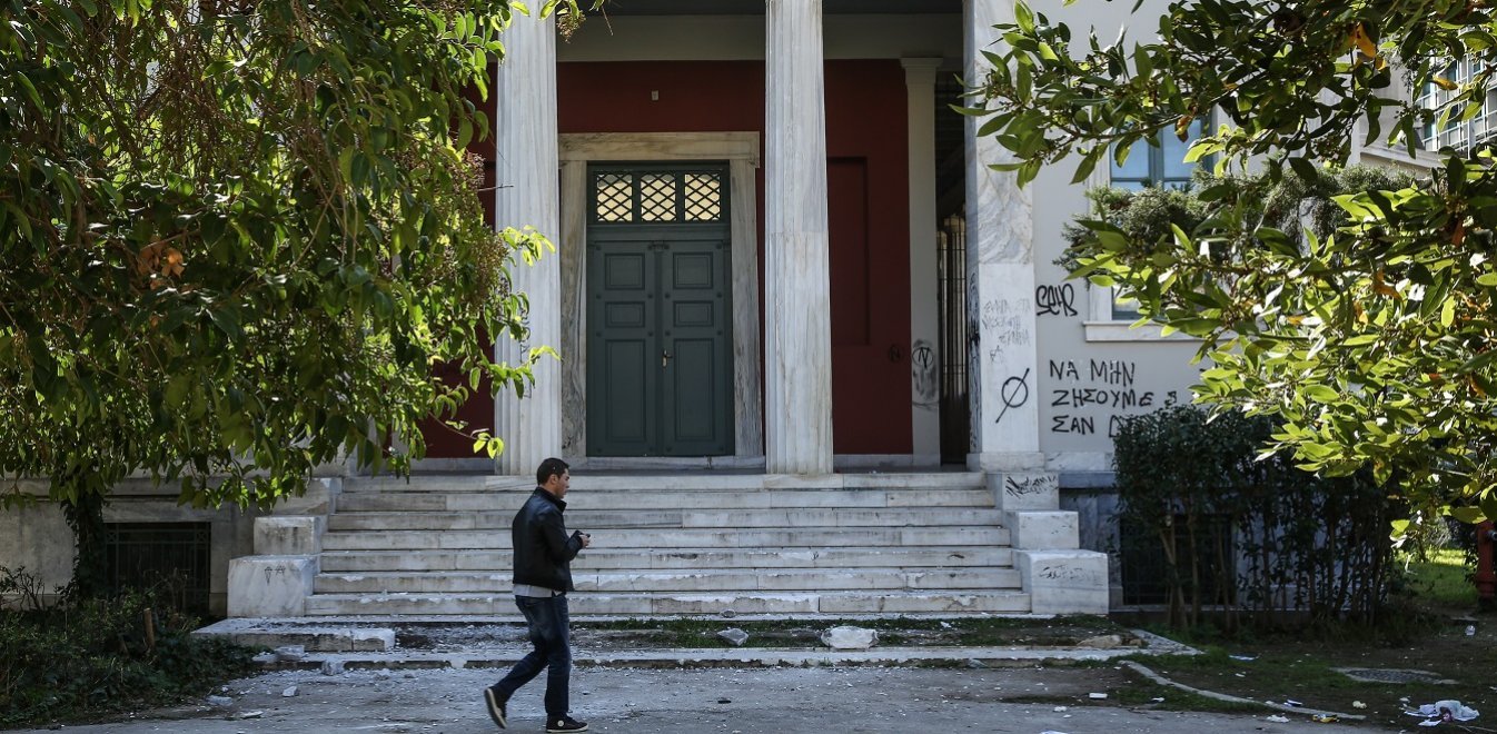 Θρίλερ με ύποπτους φακέλους που στάληκαν σε τέσσερα πανεπιστήμια