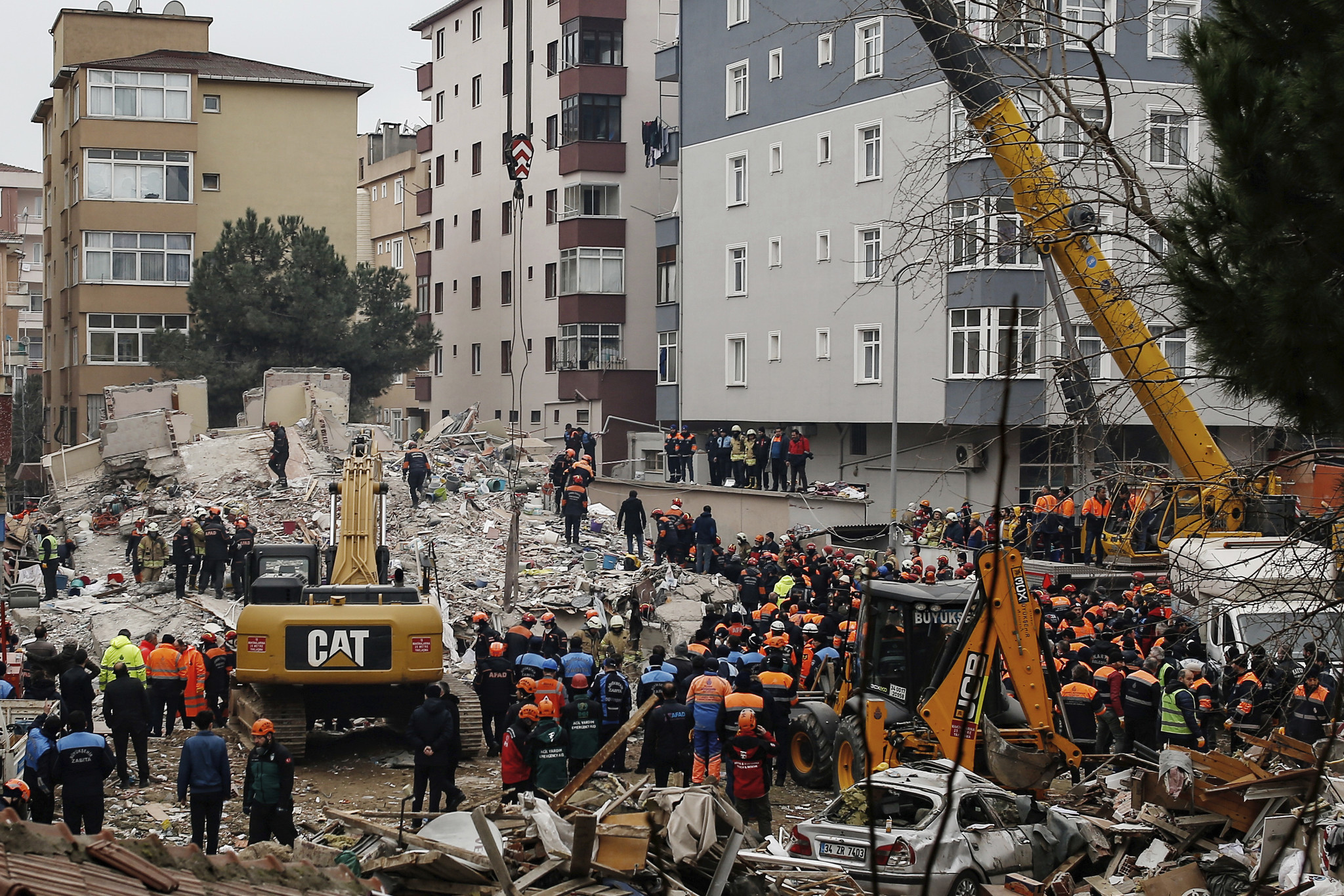 Στους 10 οι νεκροί από κατάρρευση πολυκατοικίας στην Κωνσταντινούπολη (ΒΙΝΤΕΟ)