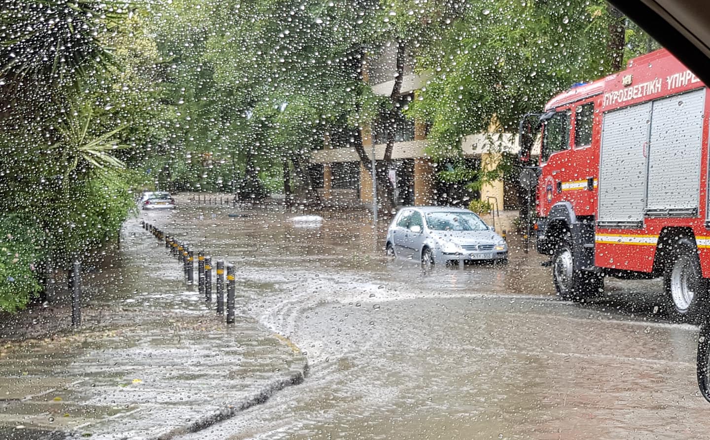 Υπερχειλίσεις ποταμών, κατολισθήσεις και κλείσιμο δρόμων στην Πάφο