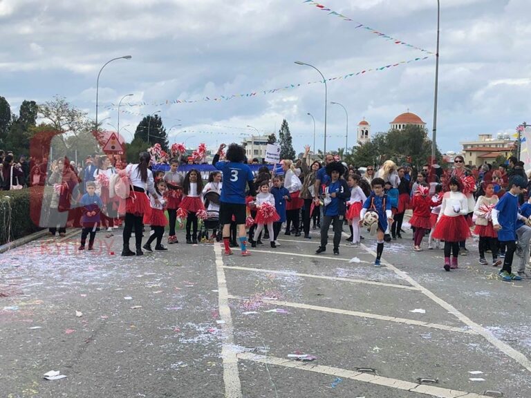 Ξεφάντωσαν μικροί και μεγάλοι στην καρναβαλίστικη παρέλαση Αγλαντζιάς (ΒΙΝΤΕΟ)