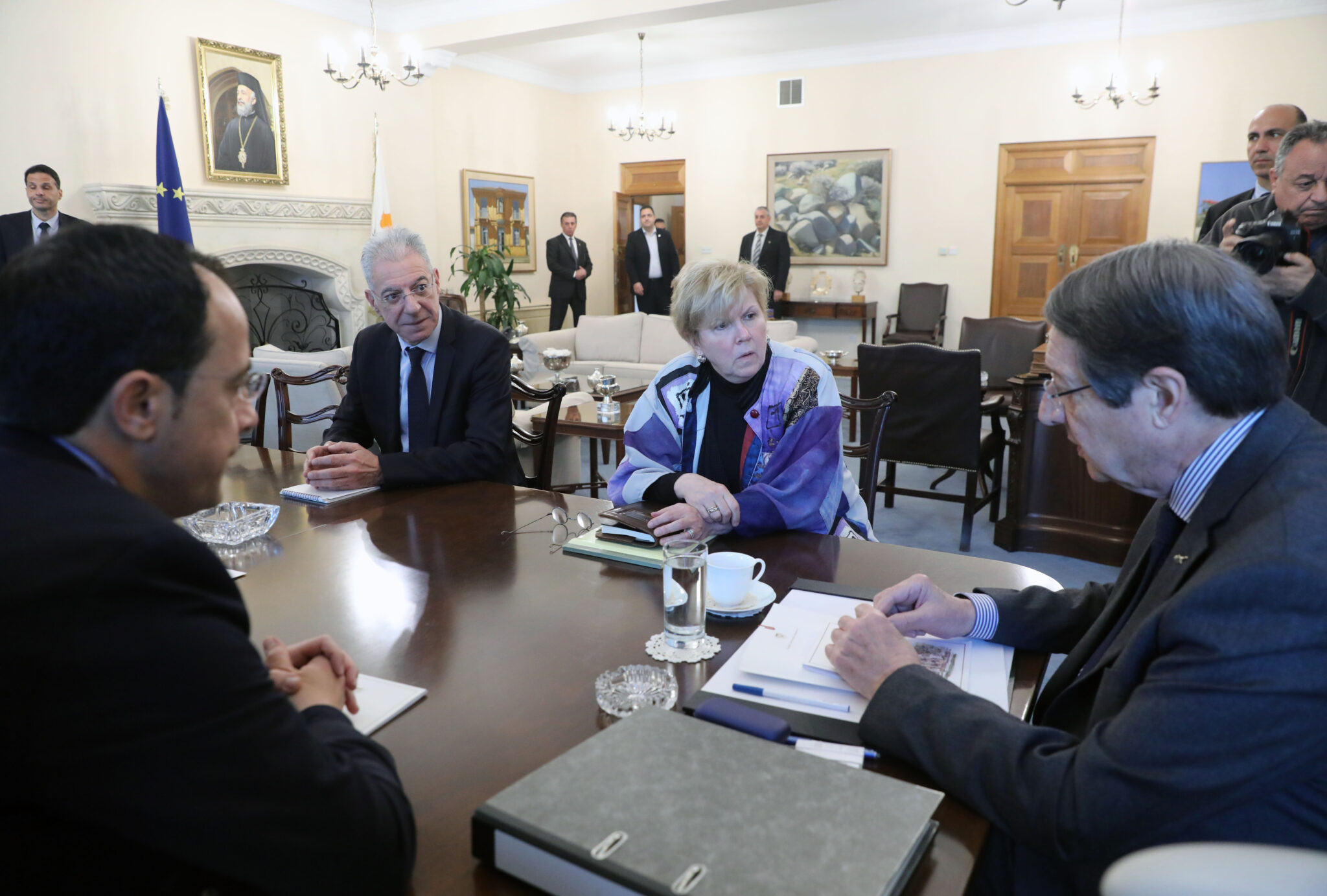 Αίτημα για τετραμερή συνάντηση μετέφερε από την Τουρκία η Λουτ (ΒΙΝΤΕΟ)