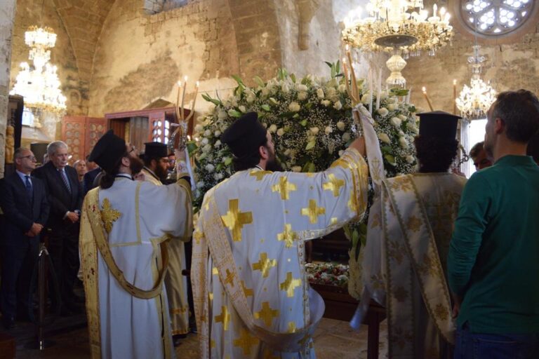 Ρίγη συγκίνησης στην Ακολουθία του Επιτάφιου στην κατεχόμενη Αμμόχωστο (ΒΙΝΤΕΟ)