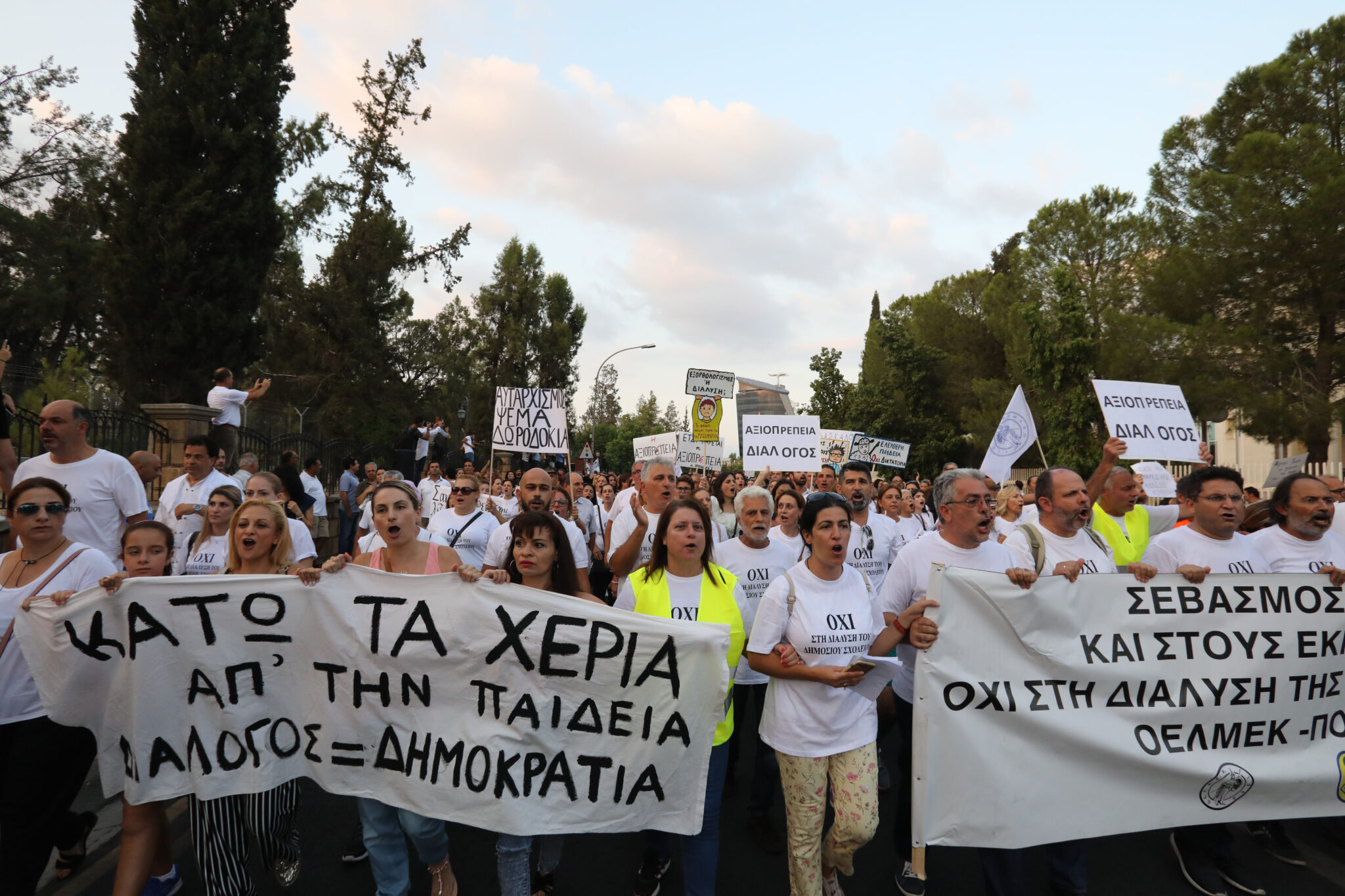 Δυναμικά μέτρα βάζουν στη "φαρέτρα" τους οι εκπαιδευτικοί για τους μισθούς