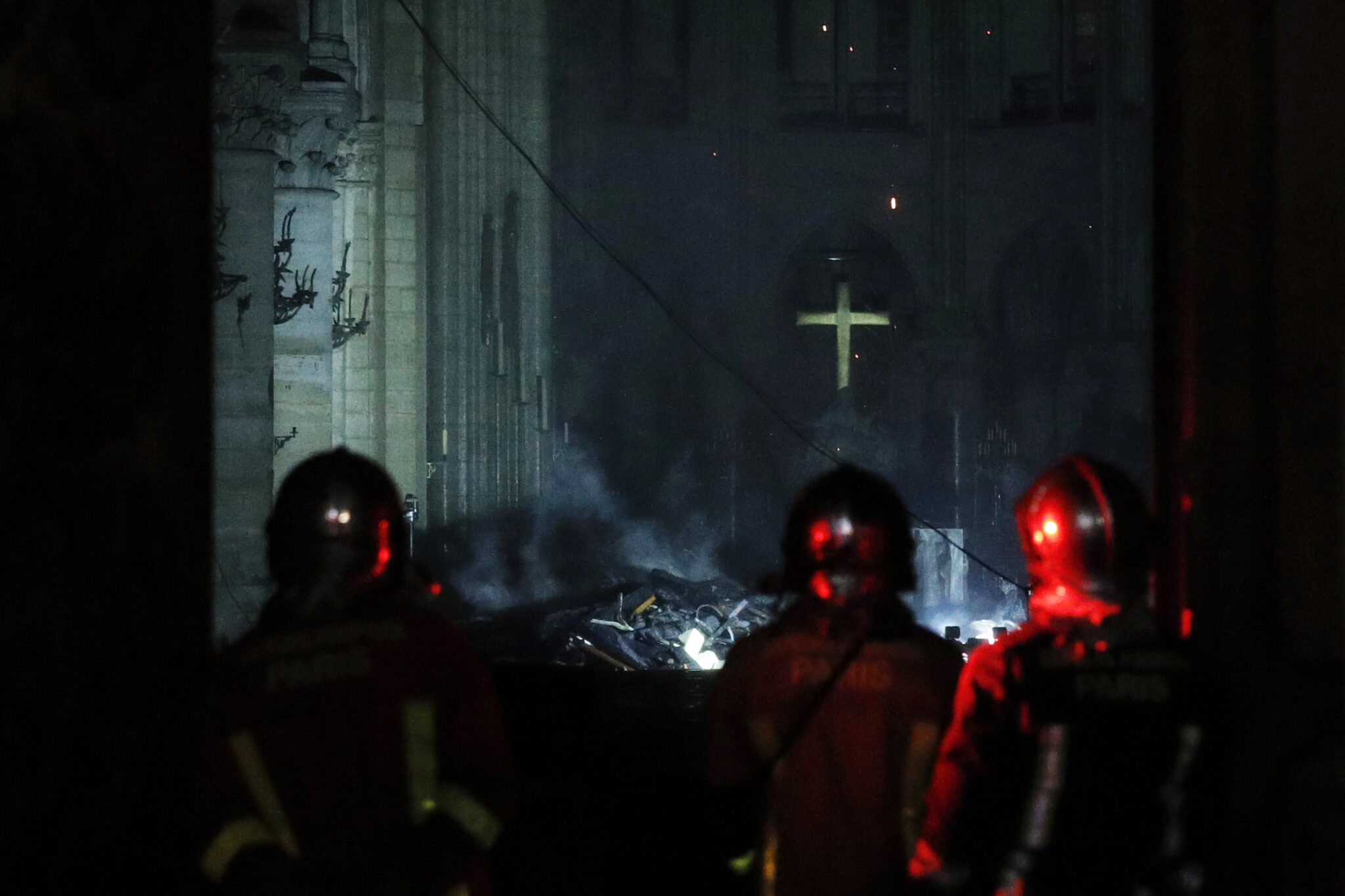 Δείτε φωτογραφίες από το εσωτερικό της Παναγίας των Παρισίων (ΦΩΤΟ)