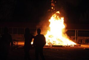 Στο αστυνομικό τμήμα δέκα νεαροί για το έθιμο της λαμπρατζιάς