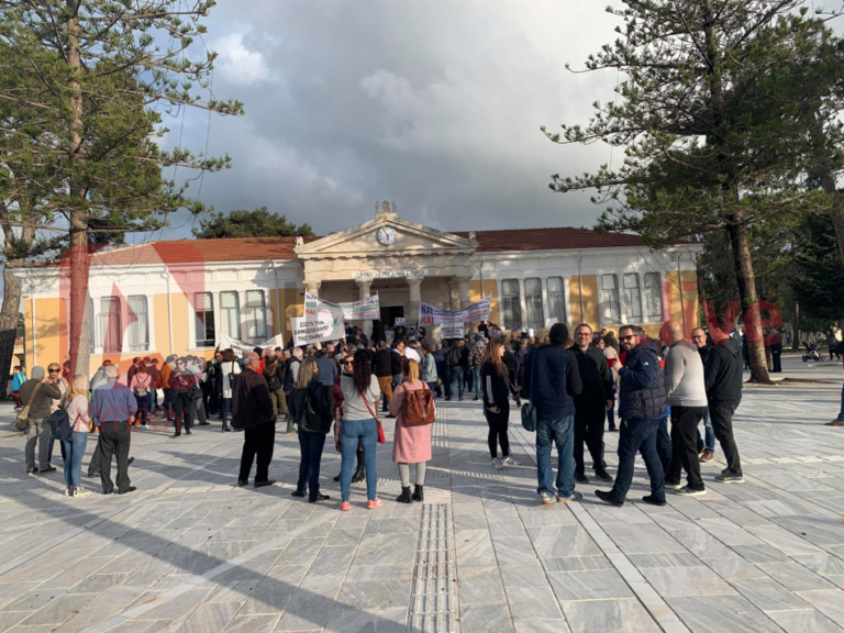 Υπέρ το Δημοτικό Συμβούλιο Πάφου στην ανέγερση ναού στον Δημοτικό Κήπο (ΦΩΤΟ)