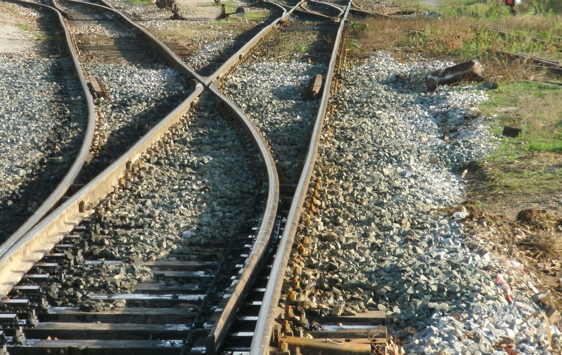 Ελλάδα: Άνδρας έπεσε στον συρμό τρένου και έχασε τη ζωή του