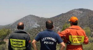 Υπολείμματα στερεού πετρελαίου εντόπισαν οι αρχές στις πυρκαγιές Ακάμα-Πέγειας