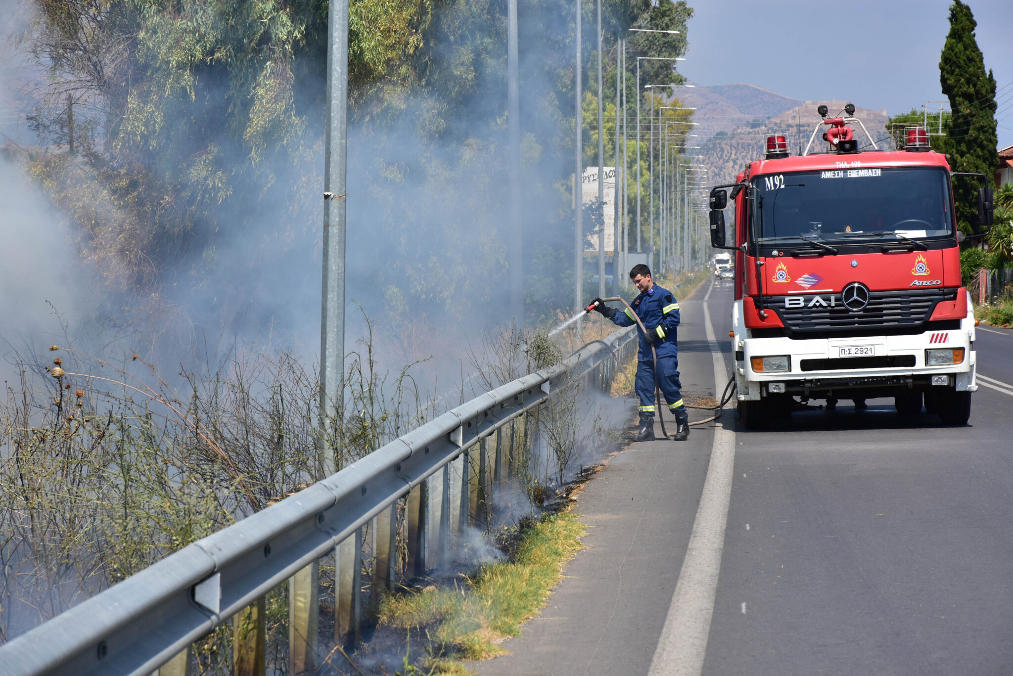 Ο πύρινος "εφιάλτης" επέστρεψε στην περιοχή των Σπατών (ΒΙΝΤΕΟ)