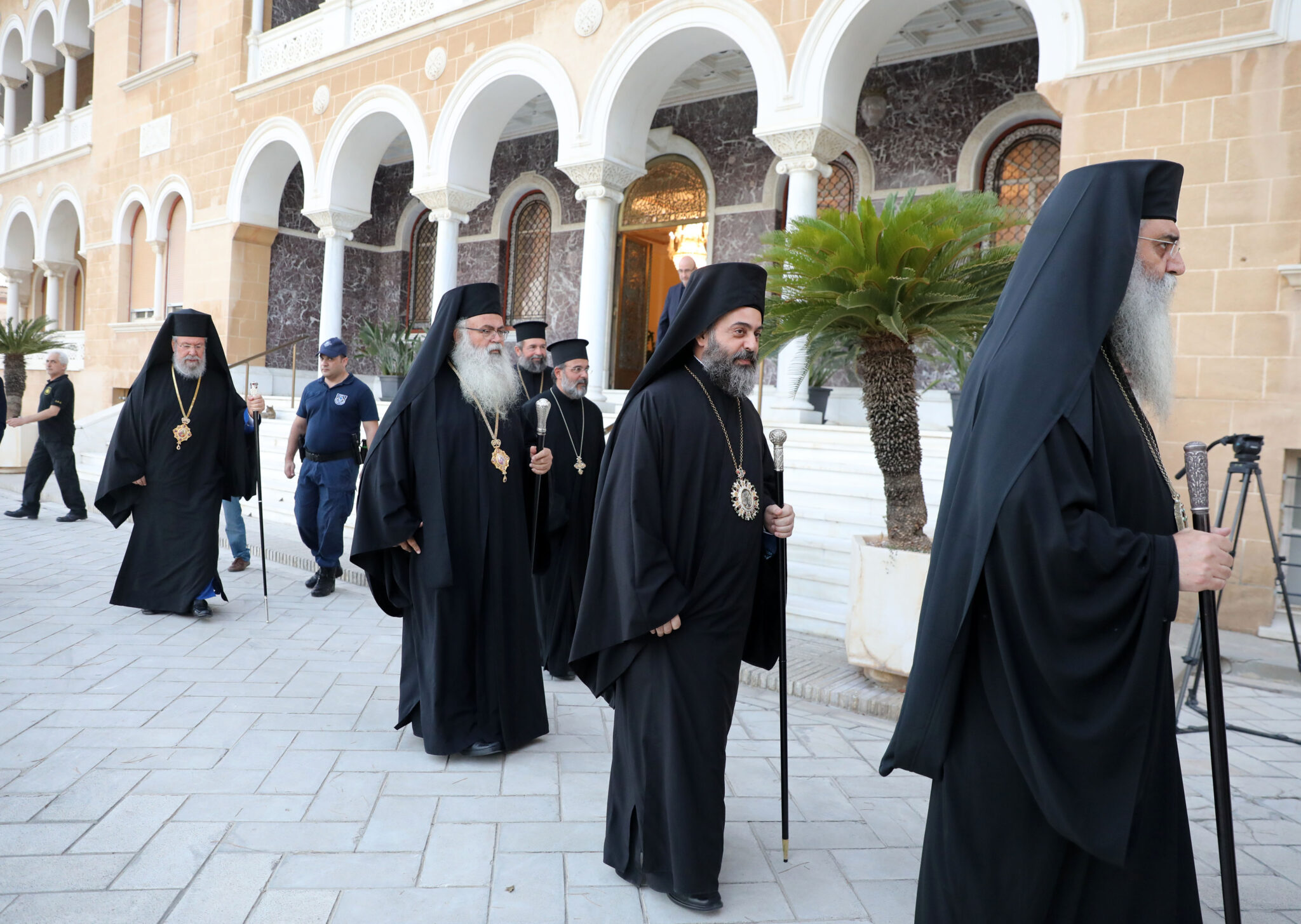 Εμφύλιος "ιερός" πόλεμος μετά τις αναφορές του Μητροπολίτη Μόρφου