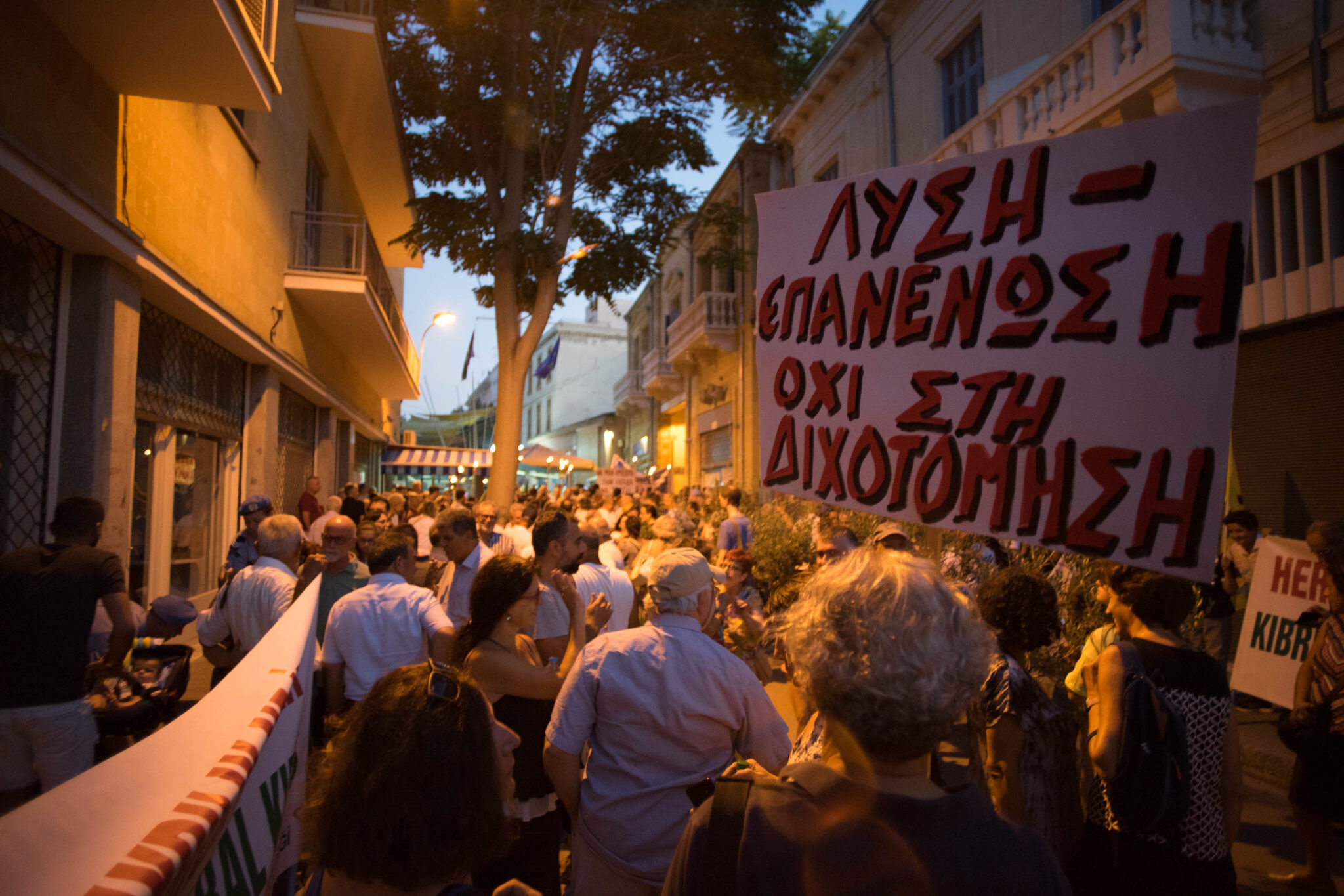 Αφιερωμένη στη Νάταλι Κρίστοφερ η πορεία  Ειρήνης και Επανένωσης (ΒΙΝΤΕΟ&ΦΩΤΟ)